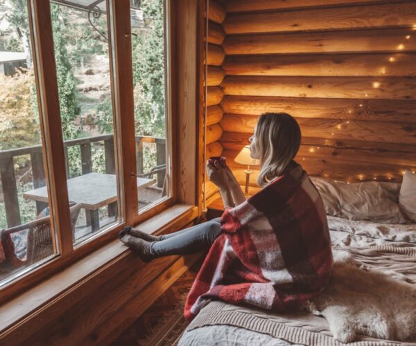 Cozy Cabins & Vintage Vibes: Unwind In These 4 California Hideaways This Winter