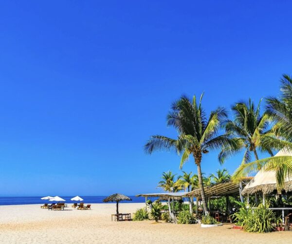 5 Sunny Beach Destinations For Digital Nomads That Cost Under $1000 Per Month