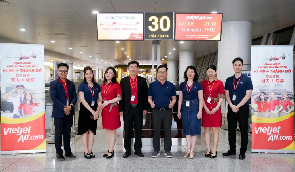 Vietjet launches direct flights from Hanoi to Chengdu